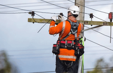 linesman fixing pole cropped 600wide v2